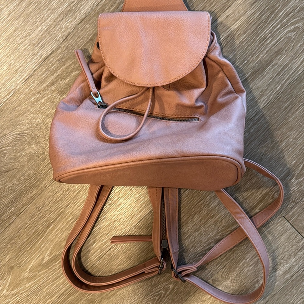 Universal thread backpack